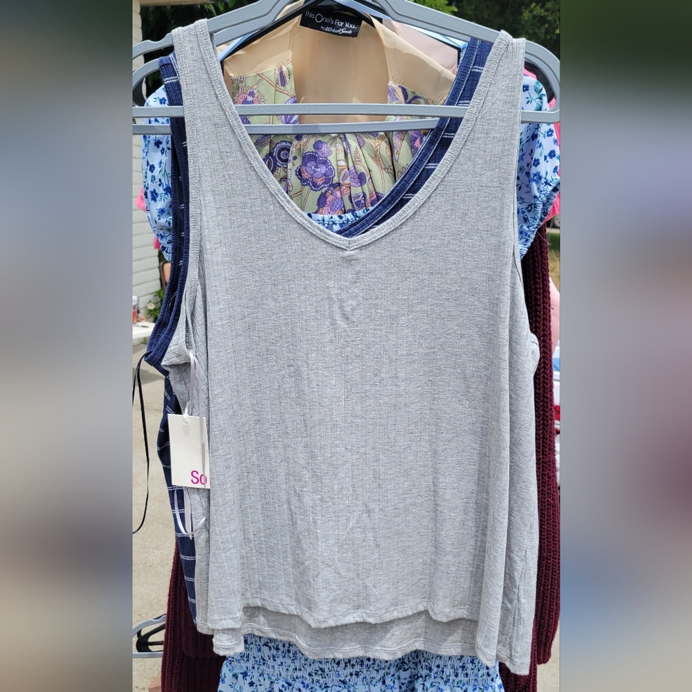 Grey Textured Tank Top - Picture 2 of 3